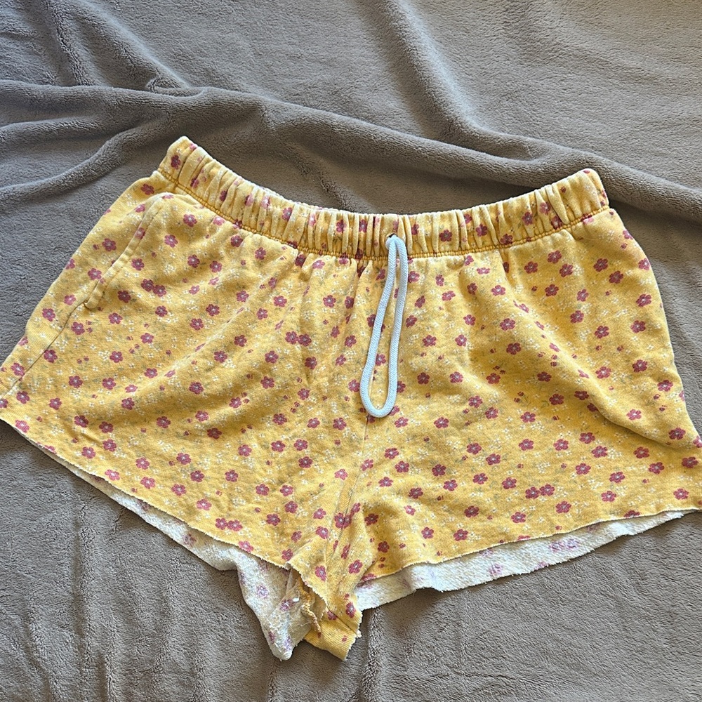 Colsie Yellow Floral Women's Pajama Shorts